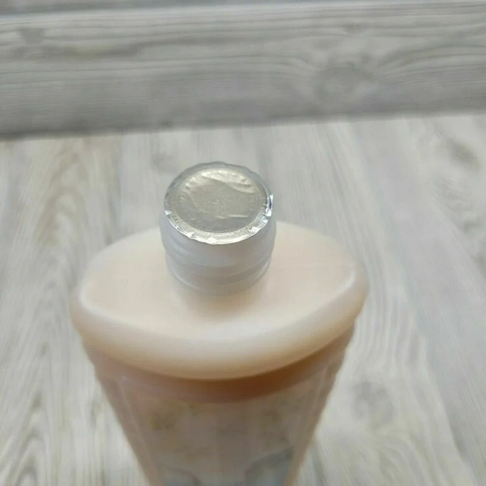 Avon Bubble Delight Bubble Bath 24oz Vanilla Cream Bottle Mothers Day Gift‎ Vtg